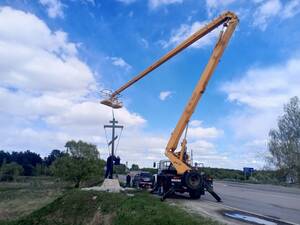 В Навле установлен и освящен новый поклонный крест