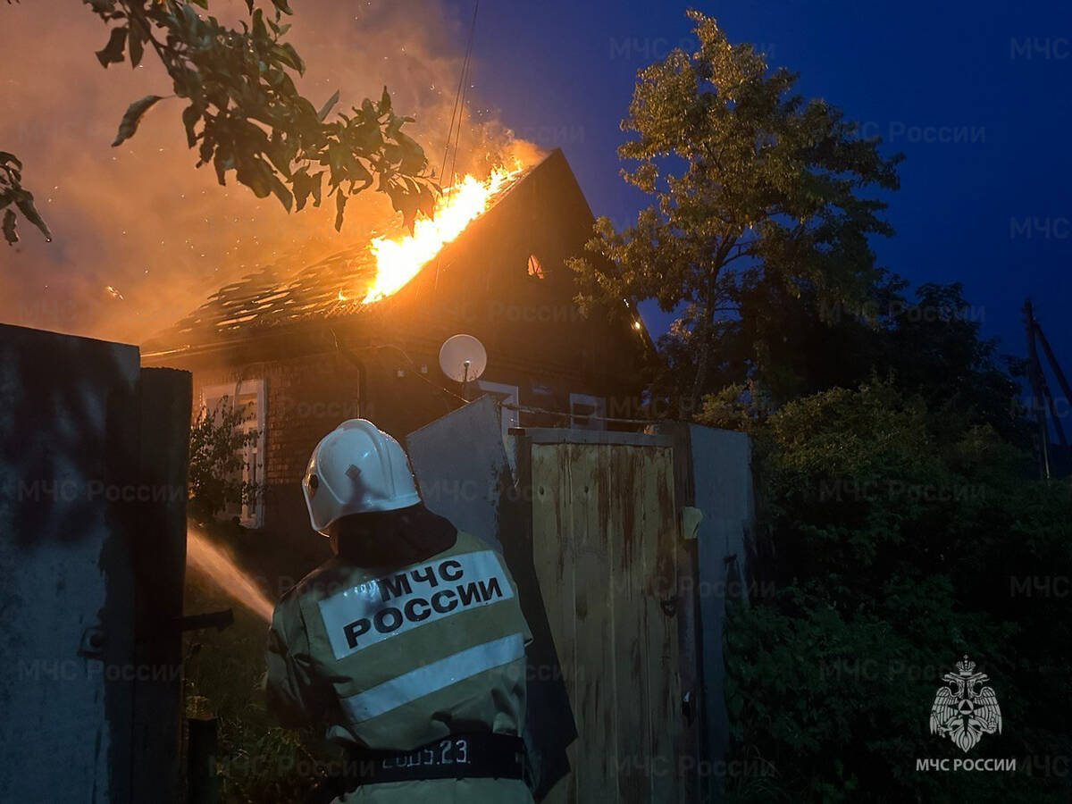 В брянской Сеще сгорел жилой дом