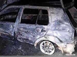 В селе Тростань под Новозыбковом ночью загорелась легковушка