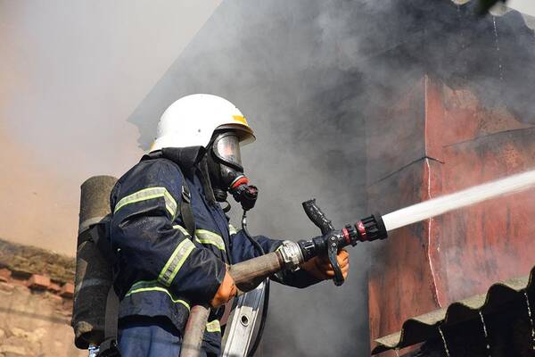 В Почепском районе сгорел жилой дом: есть пострадавший