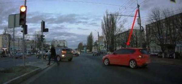 За проезд на красный оштрафовали водителя Mazda в Брянске