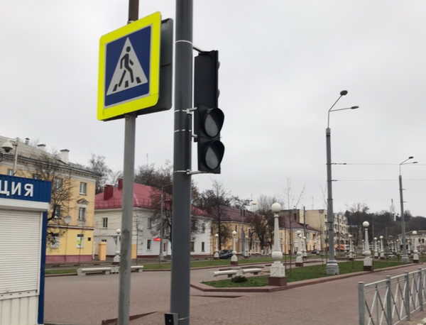 В Брянске на Набережной установили новый светофор