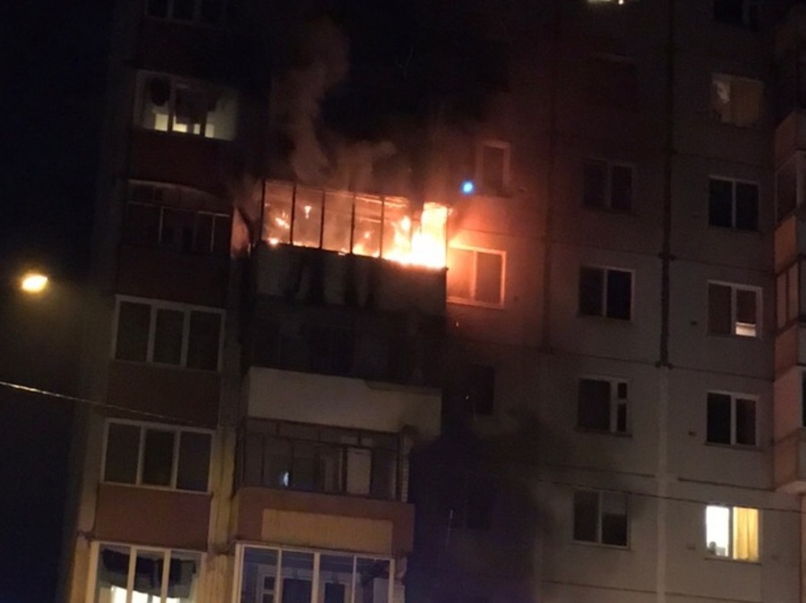 В Брянске на улице Фосфоритной горит квартира