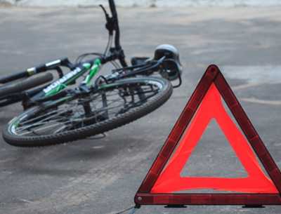 В Клинцах водитель Фольксвагена сбил на светофоре велосипедиста