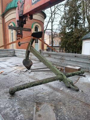 В Карачеве поставили якорь весом в четверть тонны