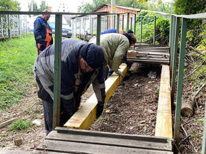 В Брянске отремонтировали лестницу к памятнику артиллеристам