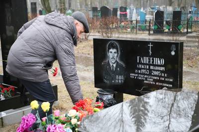 В Клинцах почтили память погибших в 2005 году милиционеров