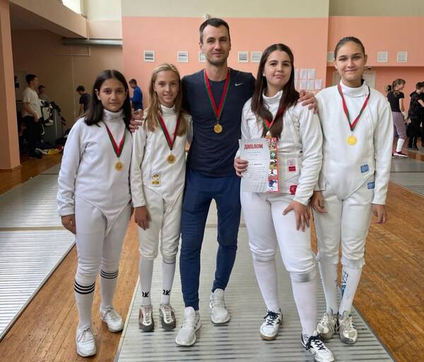 Сборная Брянской области завоевала 8 медалей на соревнованиях по фехтованию в Гомеле  