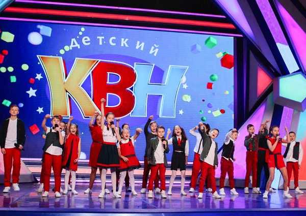 Школьная сборная Брянской области вышла в полуфинал детского КВН