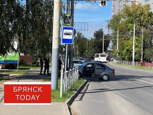 В Бежице на пешеходном переходе столкнулись автомобили