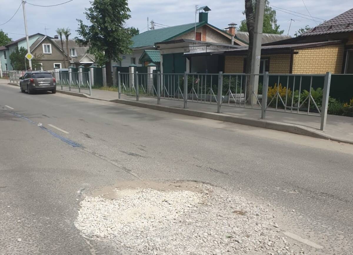 В Брянске коммунальщики оперативно засыпали провалы на Клинцовской |  13.06.2023 | Брянск - БезФормата