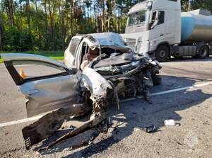 Жуткое ДТП под Почепом: легковушка врезалась в фуру