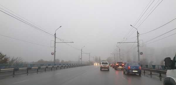 Утренний Брянск окутал сильный туман