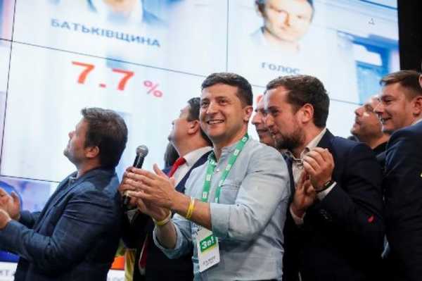 Партия Зеленского выигрывает выборы в Раду