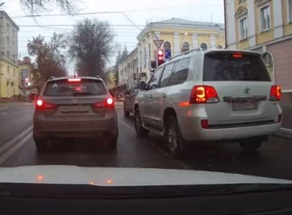 Наглого автохама сняли на видео в Брянске