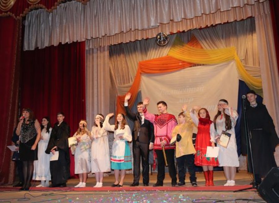 В Трубчевске отметили 50-летие народного театра «Романтик»