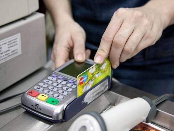 В Брянске юнец с чужой банковской картой прошелся по супермаркетам