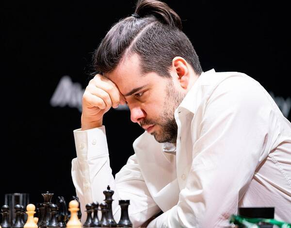 Брянский шахматист Непомнящий в восьмой партии проиграл Карлсену