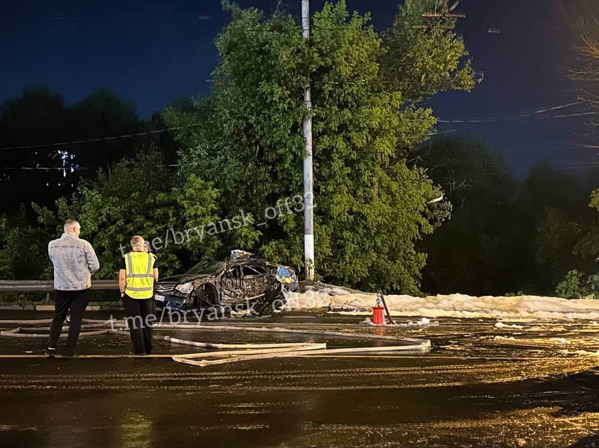 В Брянске ограничили движение после страшного ДТП у вокзала