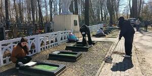 В Новозыбкове ученики школы № 6 привели в порядок мемориал героям ВОВ