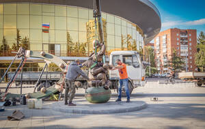 У брянского цирка появилась скульптура слона-жонглёра