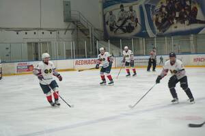 Губернатор Богомаз сыграл в хоккей со студентами в их праздник