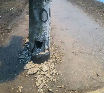 В Брянске сняли на фото аварийный столб на улице Костычева