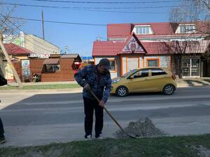 В Стародубе коммунальщики очищают дороги от песка