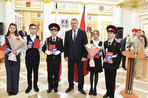 Губернатор Брянской области вручил паспорта юным жителям нашего региона