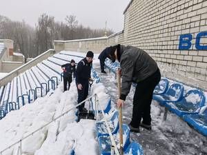 Брянское «Динамо» просит болельщиков помочь с уборкой снега на стадионе
