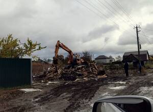 В Бежицком районе Брянска снесли 70-летний аварийный дом