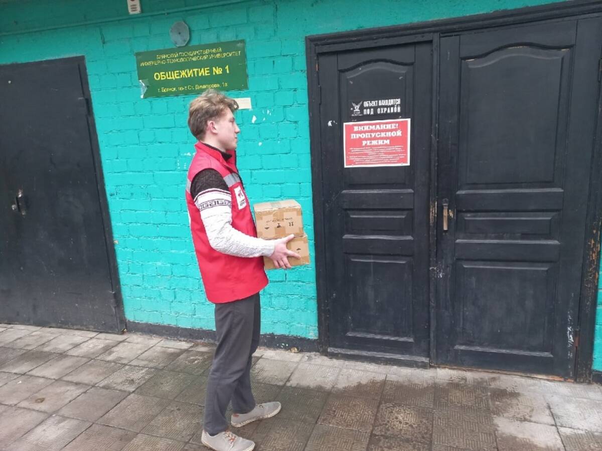 В Брянске «Российский Красный Крест» передал антисептики для санчасти БГИТУ