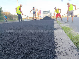На Московском проспекте в Брянске обновляют разделительную полосу