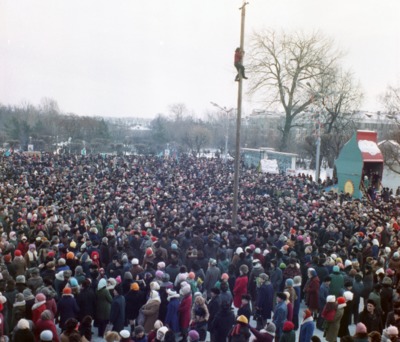Толпа больше, столб выше: в Брянске вспомнили Масленицу 1981 года