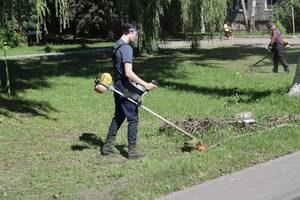 За выходные в Брянске скосили почти 13 гектаров травы