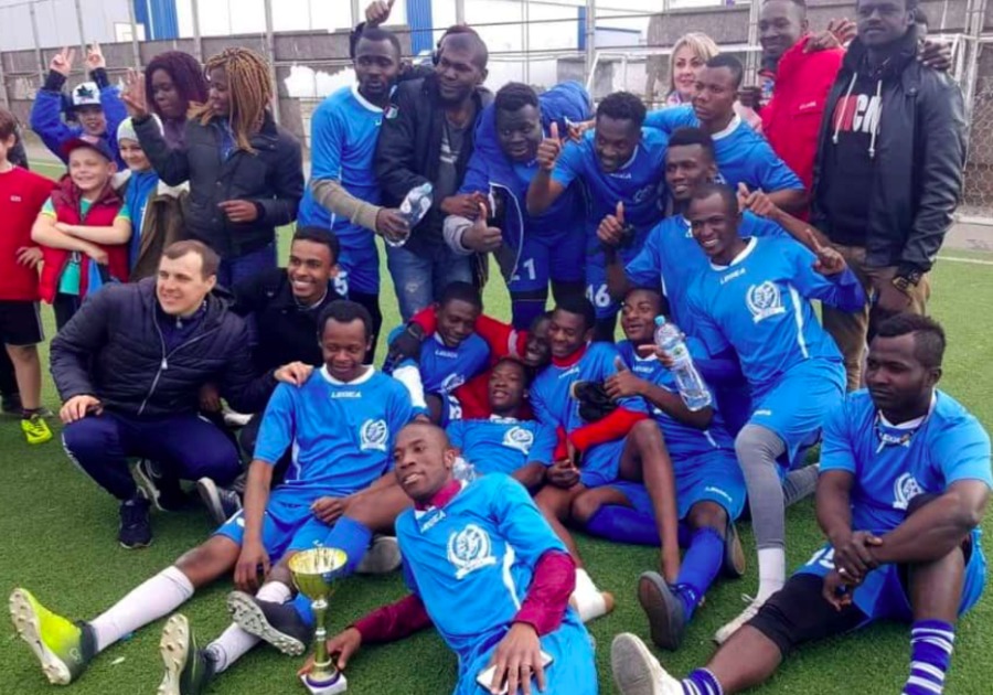 В Брянске чернокожие студенты отметили День Африки футбольным турниром