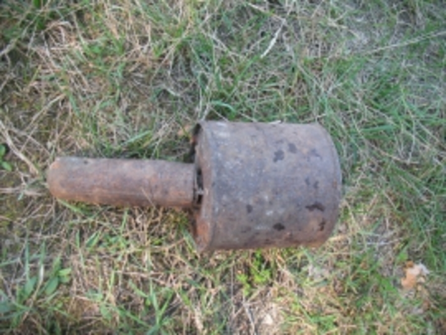 В поле под Трубчевском нашли две ржавых гранаты