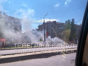 В районе «Брянска-II» горит автомобиль - работают пожарные