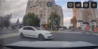 В Брянске на улице Дуки сняли на видео летчика 