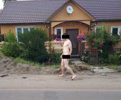 В Брянске на улице Вокзальной заметили голого мужчину