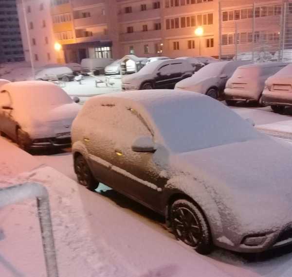 Брянск продолжает заметать снегом