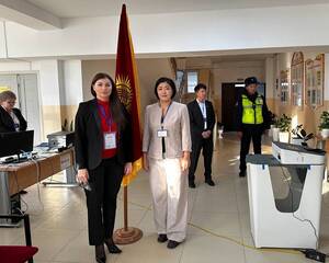 Глава брянского избиркома наблюдает за выборами в Жогорку Кенеш