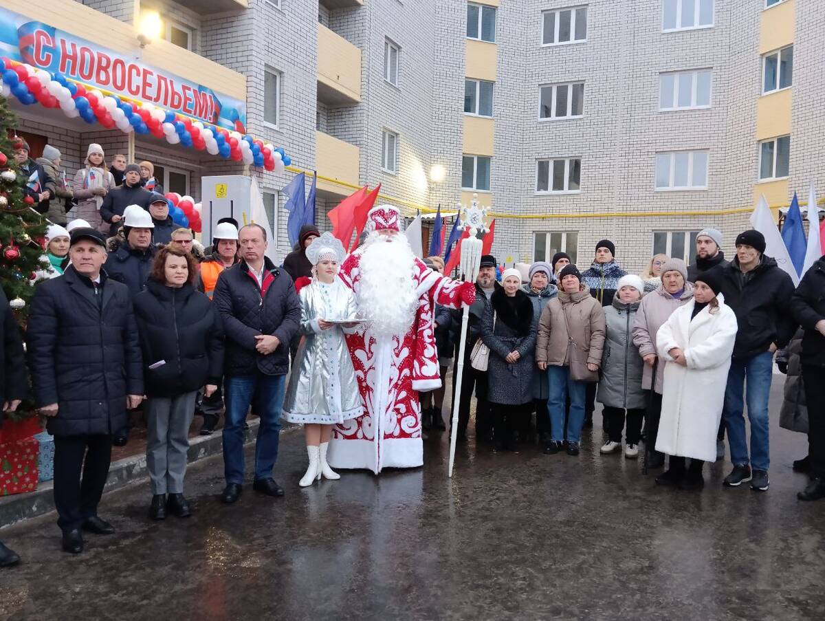 В Брянске ключи от 138 новых квартир получили переселенцы из аварийного  жилья | 28.12.2023 | Брянск - БезФормата