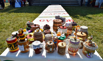 В Брянске на  «Медовой ярмарке» свою продукцию представили 49 пчеловодов