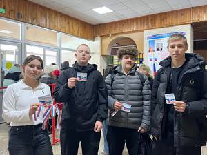 Брасовская молодежь провела акцию «Крымская весна» в Локте