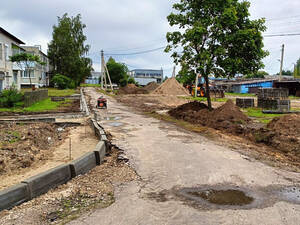 Две дворовые территории благоустраивают в Суземке