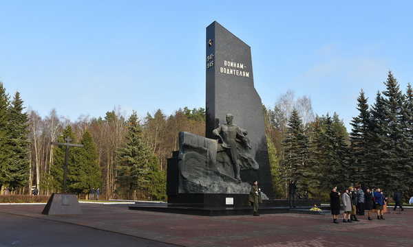 В Брянске после реконструкции открыли памятник воинам-водителям