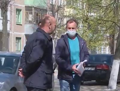 Брянский чиновник Лучкин наказал заместителя за близкое общение без маски