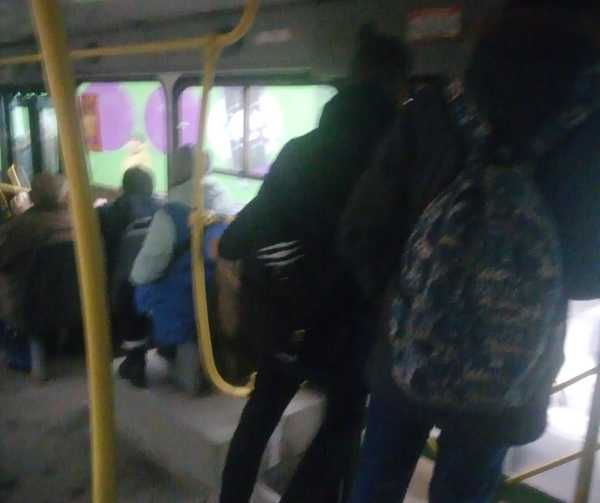 Брянцев возмутили наглые подростки в автобусе