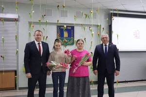 В Брянском районе двое детей-сирот получили ключи от квартир